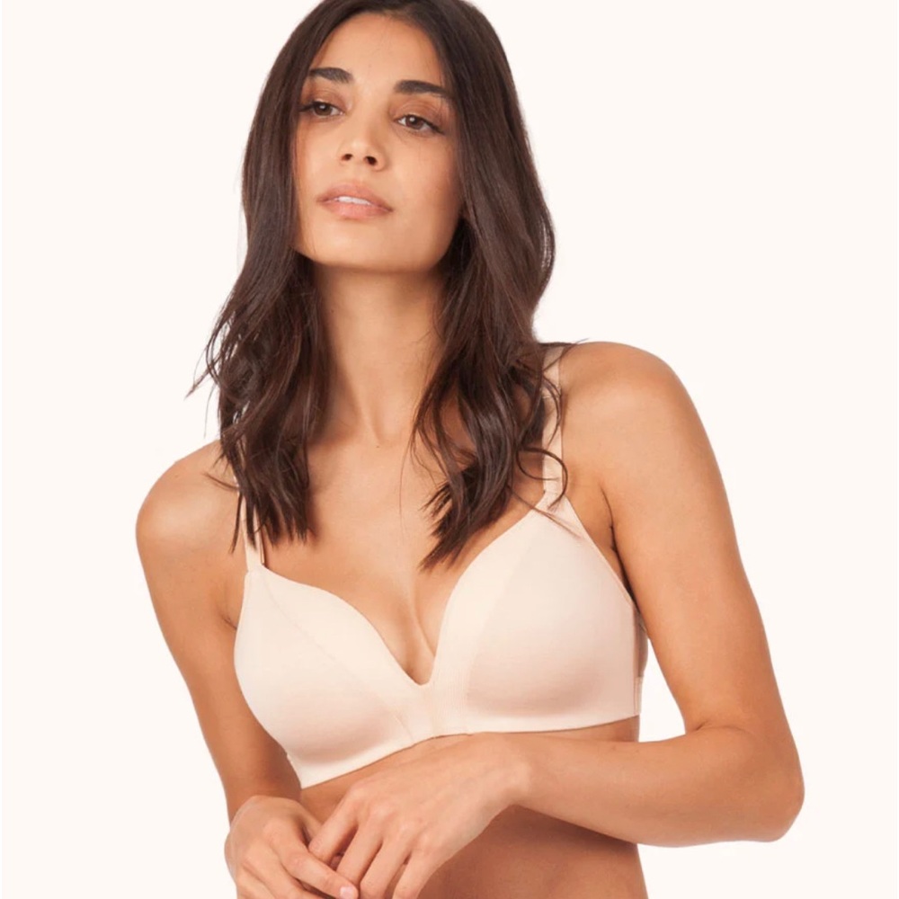2 LIVELY All Day Deep V No Wire bras Black and Nude 36C